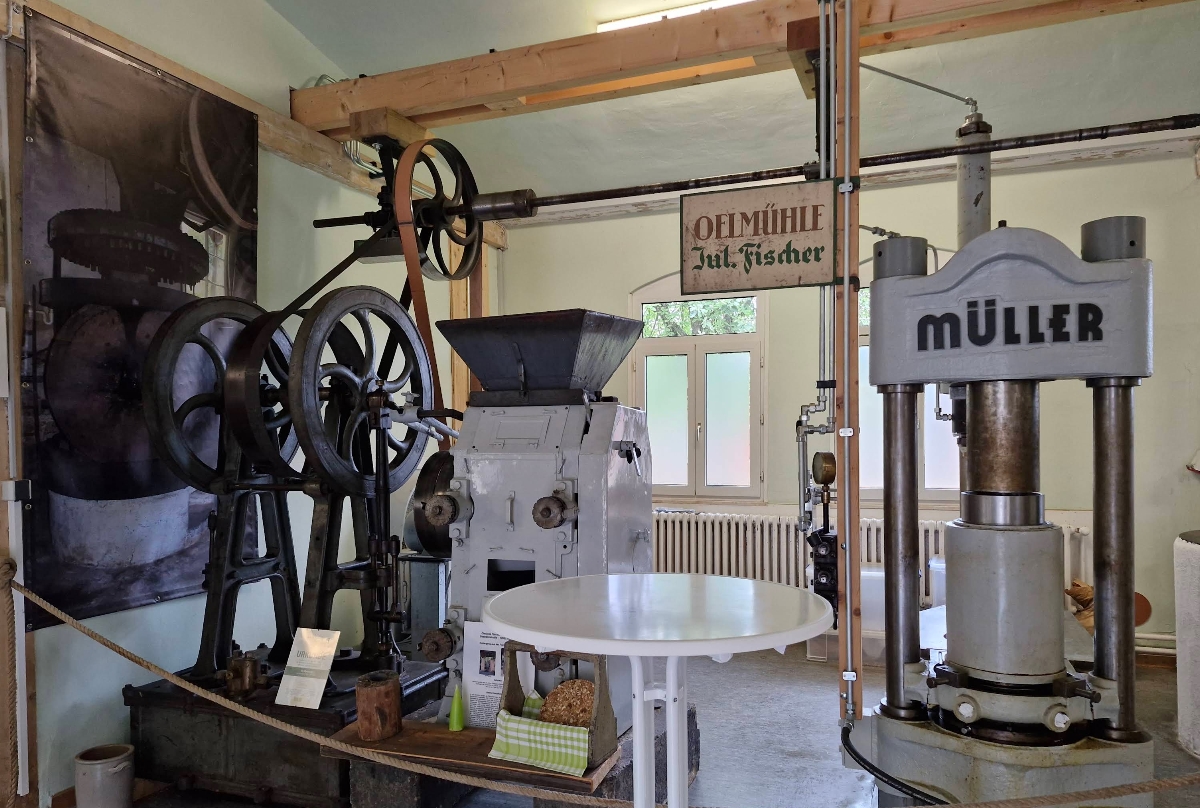 Alb-Ölmühle historische Ölpresse Albgut Münsingen Schwäbische Alb