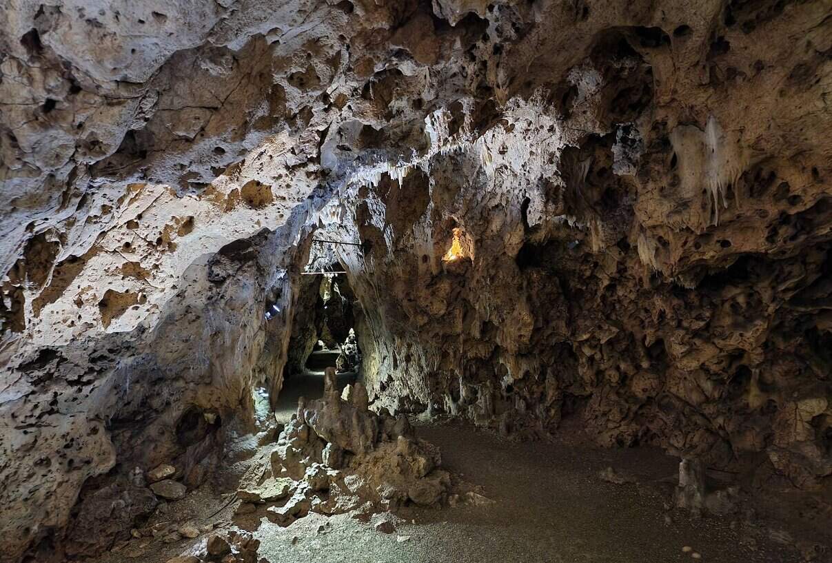 Charlottenhöhle Tropfsteine Schwäbische Alb Stalaktiten und Stalagmiten