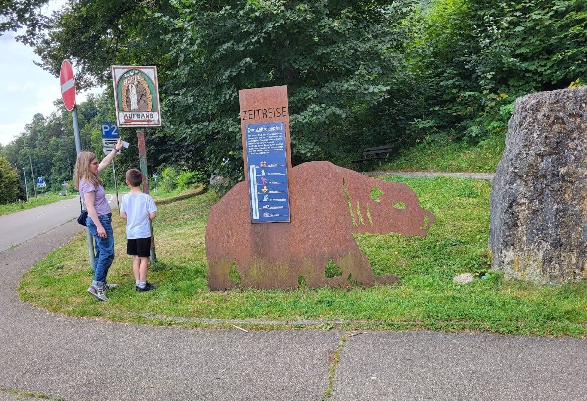 HöhlenErlebnisWelt Eingangsbereich Infotafel Schwäbische Alb