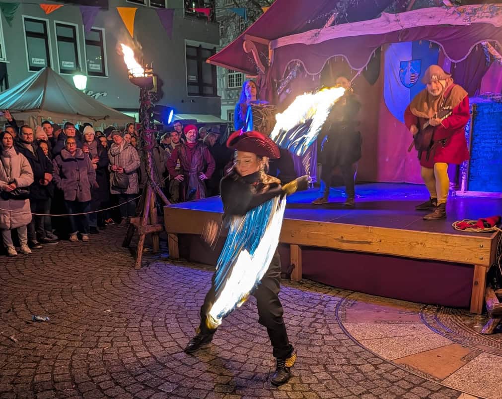Feuershow Esslinger Mittelaltermarkt Gaukler Performance Schwäbische Alb