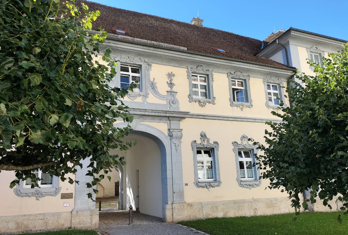Kloster Obermarchtal barocke Fassade Eingangsgebäude mit Stuck Schwäbische Alb