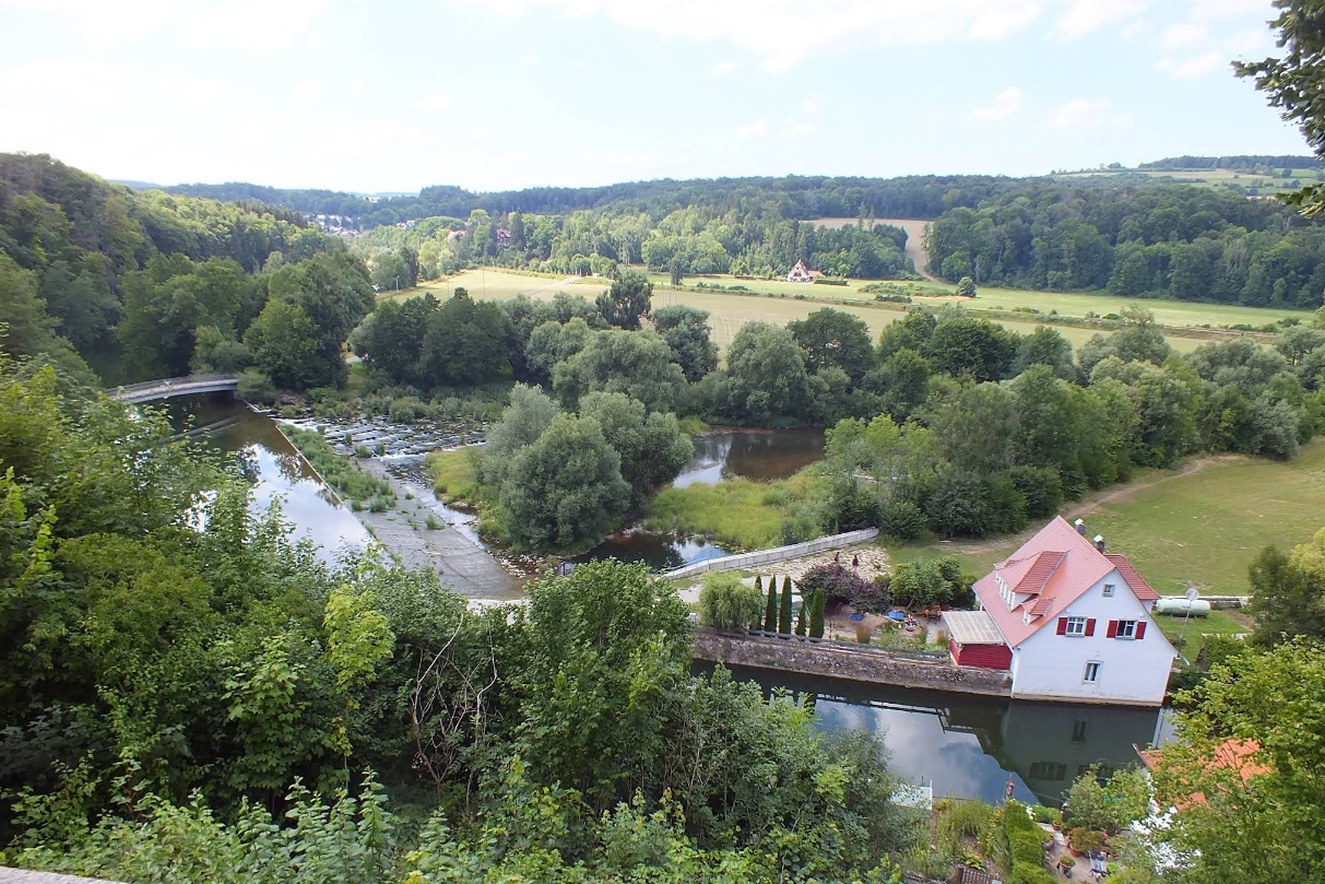 Donau bei Obermarchtal idyllisches Donautal Schwäbische Alb Wasserkraftwerk