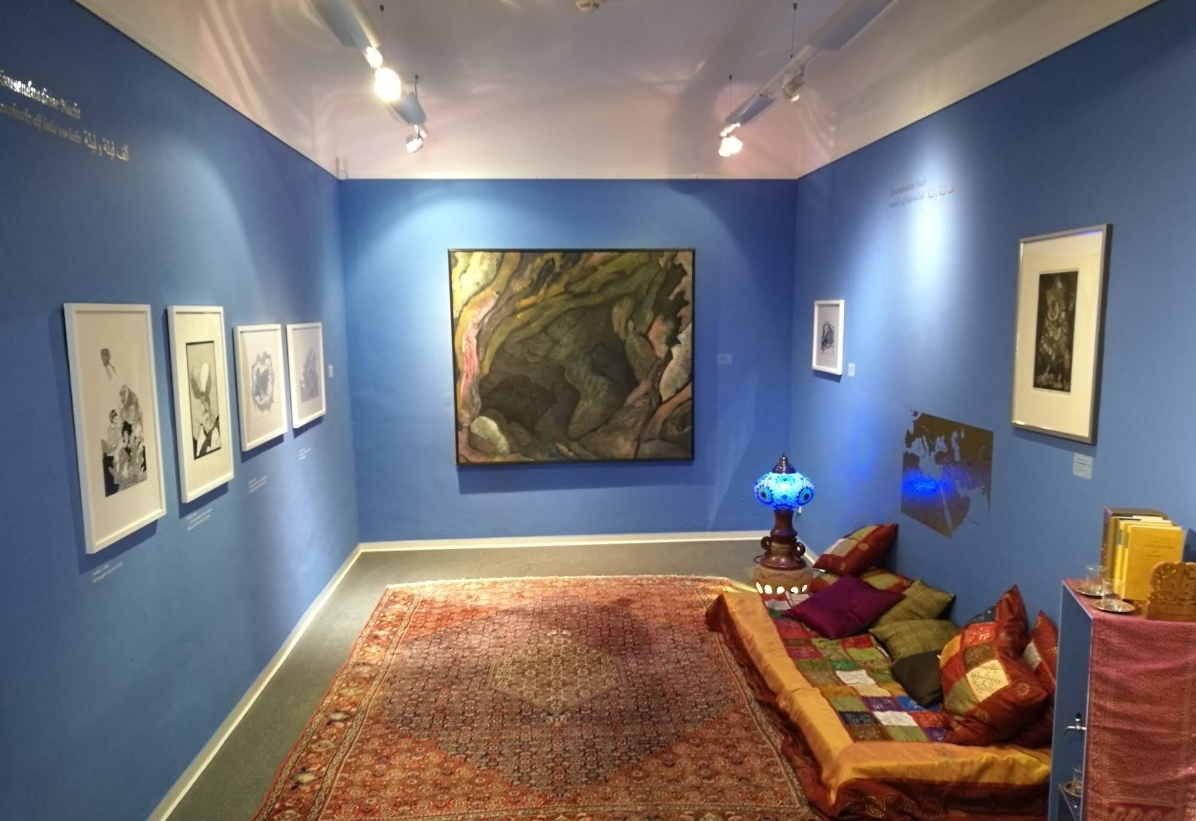 Kunstmuseum Albstadt Ausstellungsraum orientalische Einrichtung blaue Wände Schwäbische Alb Museum