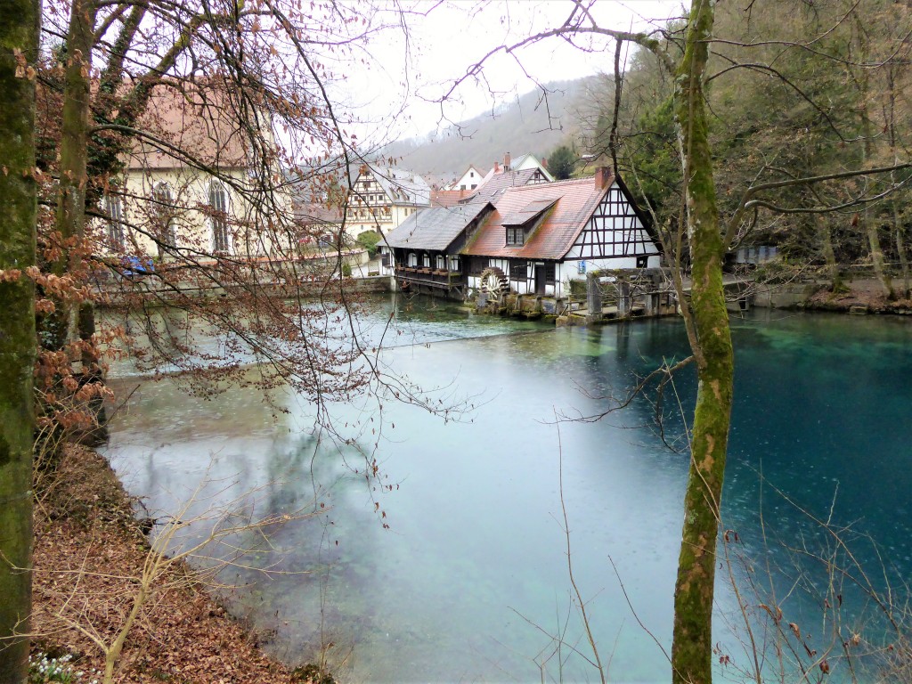 Blaubeuren auf der schwäbische Alb Blautopf & Kloster mit Altstadt
