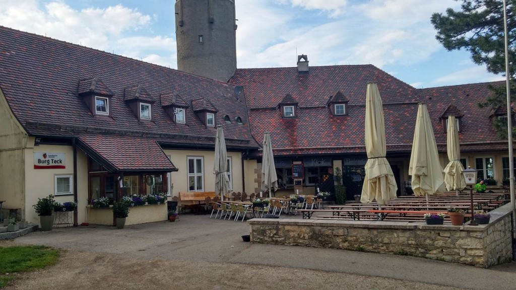 Innenhof mit Gaststätte
