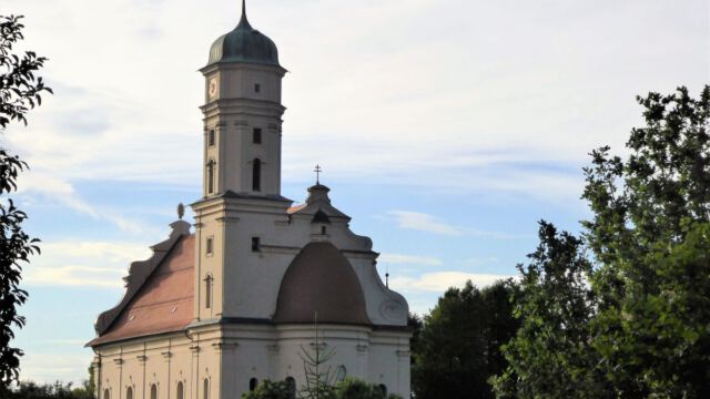 Die Kirche von der Rückseite fotografiert Die Kirche von der Rückseite fotografiert