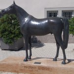 Hadban Enzahi Statue