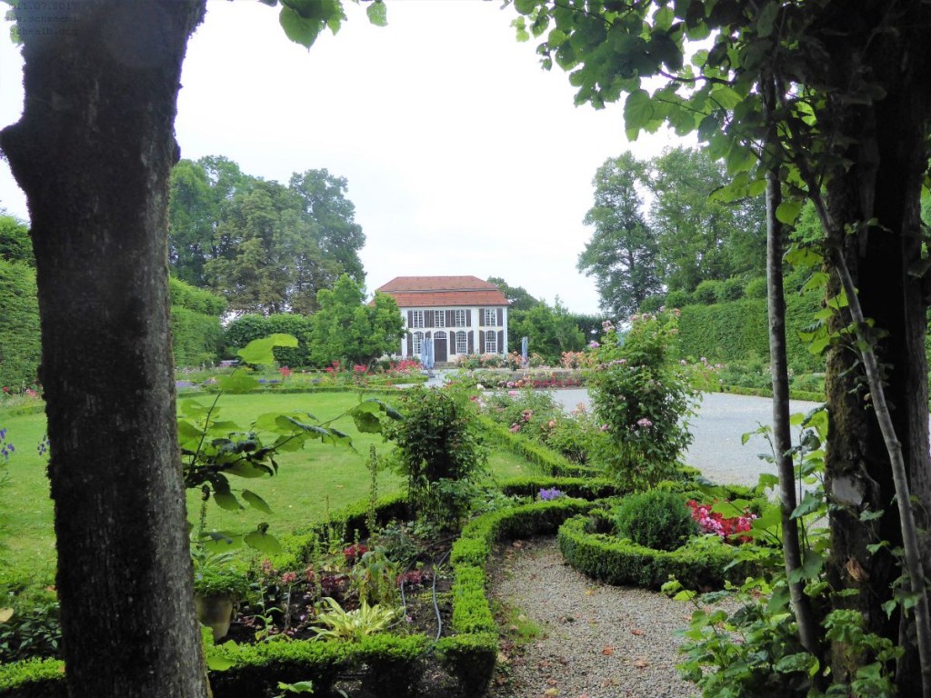 Heckengarten mit Lusthaus