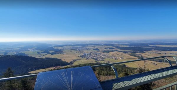 Der majestätische Lemberg mit Aussichtsturm: Der höchste Berg der