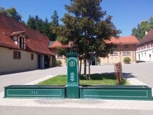 Der historische Brunnen im Innenhof