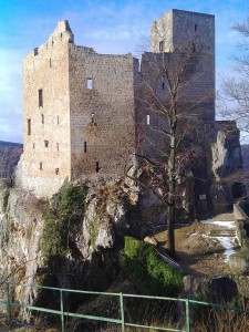 Ruine Reußenstein vorne